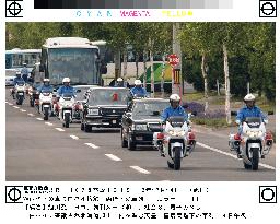 (2)Car rams imperial motorcade