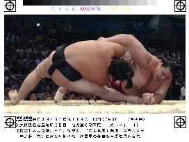 Asashoryu suffers 1st loss at Nagoya sumo