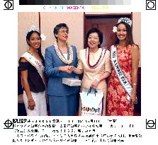 Hawaii Gov. Linda Lingle meets Osaka Gov. Fusae Ota