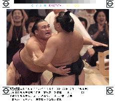 Yokozuna Asashoryu beaten by Takamisakari