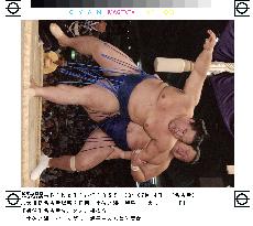 Ozeki Kaio suffers 3rd loss at Nagoya sumo