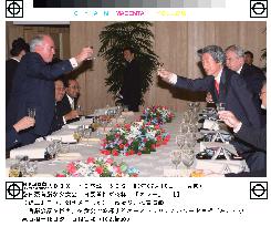 Howard, Koizumi at a banquet