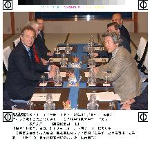(4)Blair holds talks with Koizumi