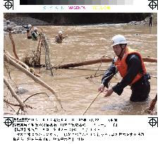 (2)Mudslide rescue operations resume