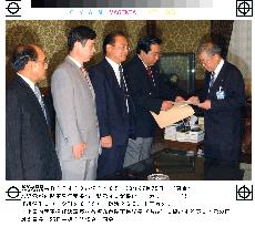 Opposition submits cabinet no-confidence motion