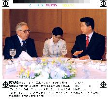 S. Korean President Roh meets with Kissinger
