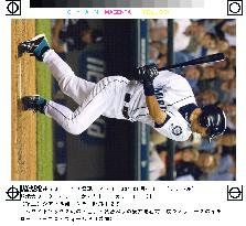 Ichiro makes 1st hit in 3 games
