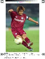 (2)Nakamura sparkles as Reggina win Yokohama friendly