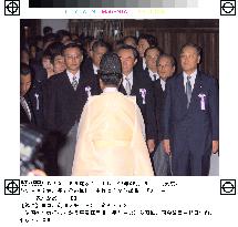 4 ministers pay visit to controversial Yasukuni Shrine