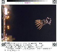 Squid-patterned fireworks successful in Hakodate
