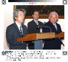 (2)Koizumi, Miller hold talks in Warsaw