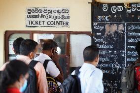 SRI LANKA-COLOMBO-TRAIN PASSENGER-INCREASE-FUEL SHORTAGE