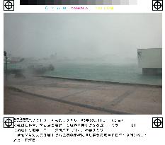 (2)Typhoon Maemi hits Miyakojima Island