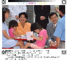 Crown prince, princess visit Osaka medical center