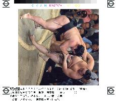 Asashoryu suffers 2nd defeat at autumn sumo