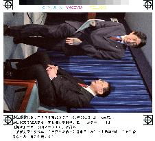 (2)Koizumi appoints Abe as LDP secretary general