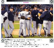 (1)N.Y. Yankees clinch division title in AL