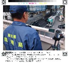 (1)Tokyo, vicinity crack down on violating diesel vehicles