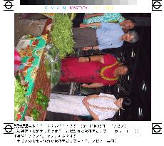 Prince Akishino, Princess Kiko visit Samoan market