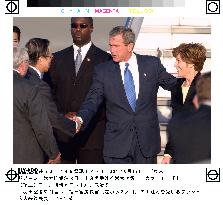(3)Bush arrives in Tokyo