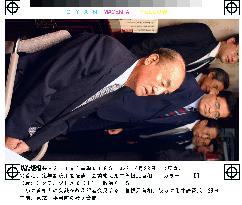 (1)Nakasone rejects plea to retire, Miyazawa accepts