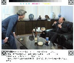 (2)Nakasone rejects plea to retire, Miyazawa accepts
