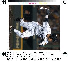 Hiyama hits game-deciding two-run single