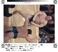 Asashoryu wins at Kyushu sumo
