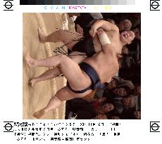 (1)Asashoryu, Musashimaru hit with defeats at Kyushu sumo
