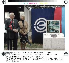 Gorbachev unveils his monument