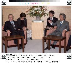 (2)Koizumi, Rumsfeld agree on need for democracy in Iraq