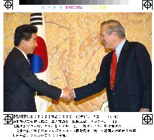 (1)Rumsfeld meets President Roh in Seoul