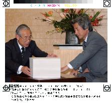 40 bil. yen in taxpayer money misused in FY 2002