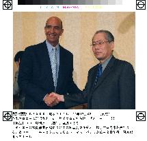 (1)Daiei signs basic accord to sell Fukuoka stadium, hotel
