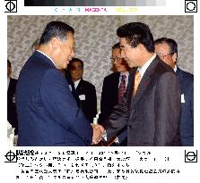 Ex-premier Mori meets S. Korean President Roh