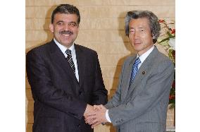 Koizumi meets Turkey's foreign minister