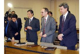 U.S. Embassy officials brief Japan on BSE discovery
