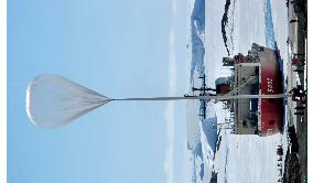 Hot-air balloon released in Antarctica for air survey