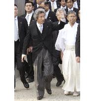 Koizumi visits Ise shrine