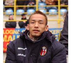 Nakata misses Bologna debut with bad back