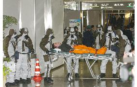 (1)Narita airport holds terror drill