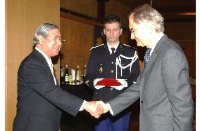 Hironaka awarded Legion d'Honneur order from France