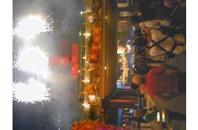 Firecrackers greets Lunar New Year in Singapore