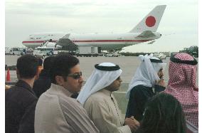 (1)Japan's main air unit arrives in Kuwait on Iraq mission