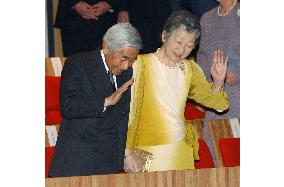 (2)Emperor, empress make 8th visit to Okinawa