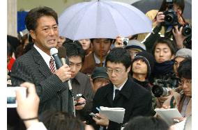 (1)Scandal-tainted lawmaker Koga vows to remain in Diet