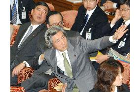 Koizumi attends lower house panel on Iraq rebuilding