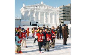 (2)Sapporo Snow Festival begins with security tightened