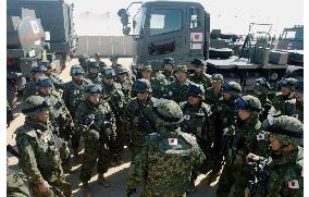 (2)Japan's GSDF training for mission in Iraq