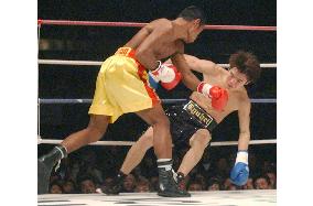 (1)Thai champ Yodsanan defends WBA title